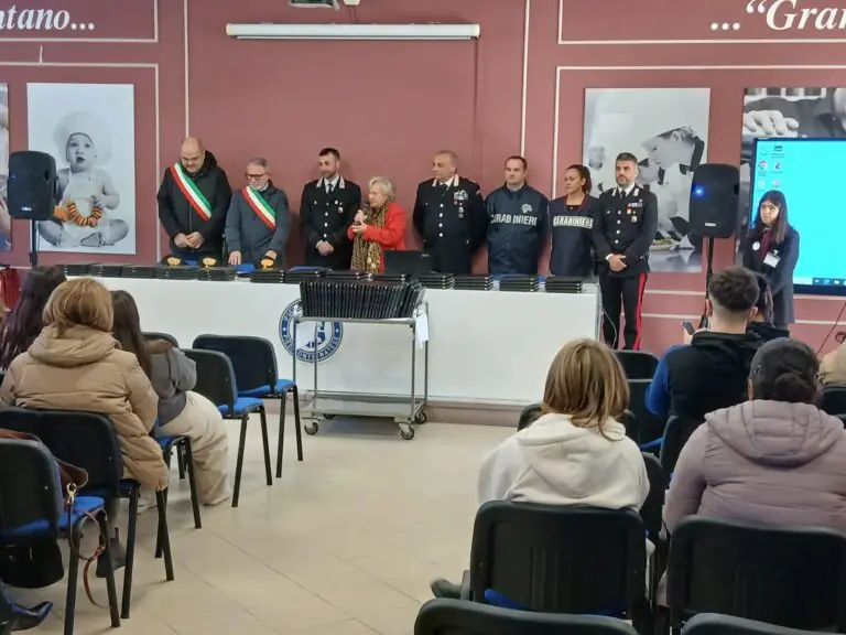 Furto record a scuola, bottino recuperato in 48 ore
