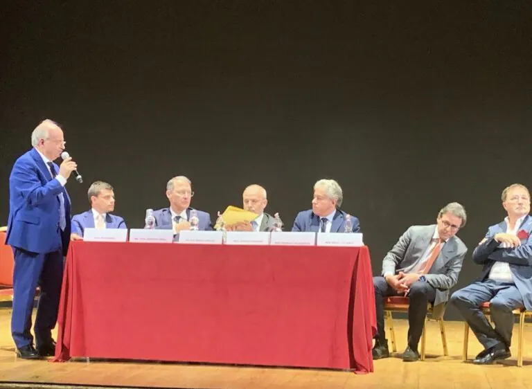Più screening e studi, le richieste del sindaco al Ministro