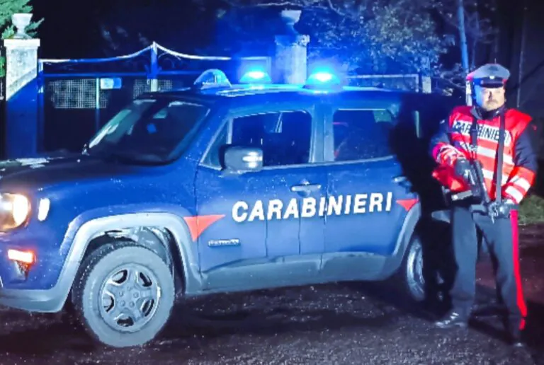 Notte di controlli, caccia alla banda dei bancomat