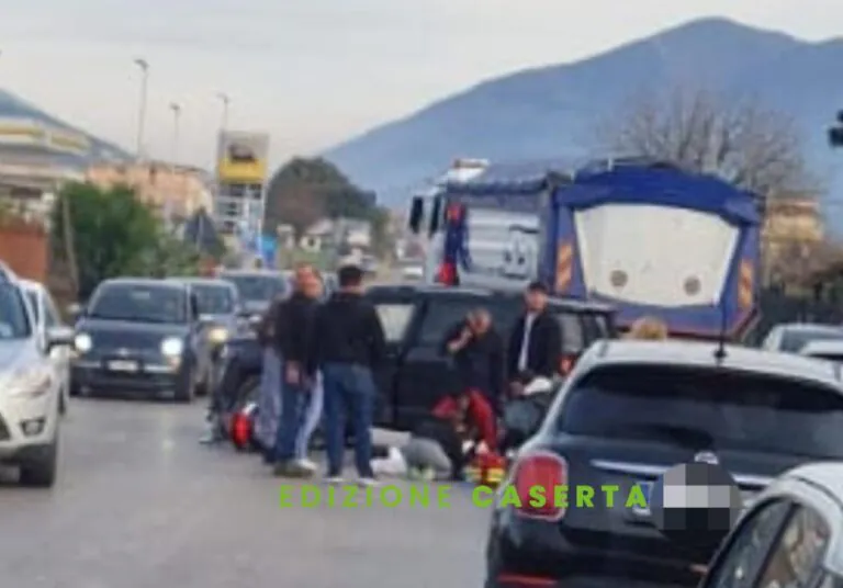 Manovra choc su Nazionale: centauro della valle sbatte su auto
