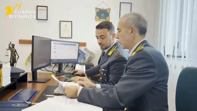 Lampioni privati attaccati sulla rete pubblica, 4 sotto indagine