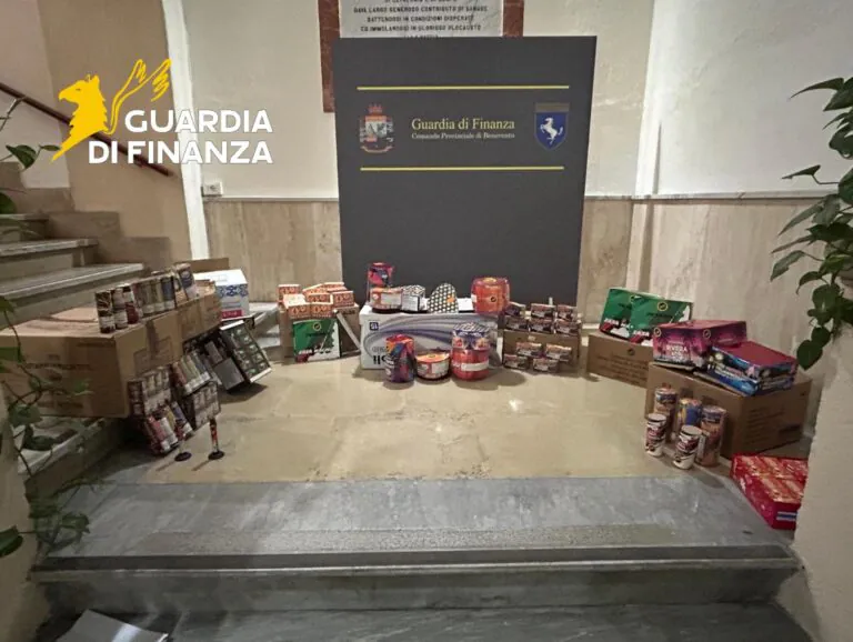 Sequestro di botti illegali in negozio, requisiti 23 chili