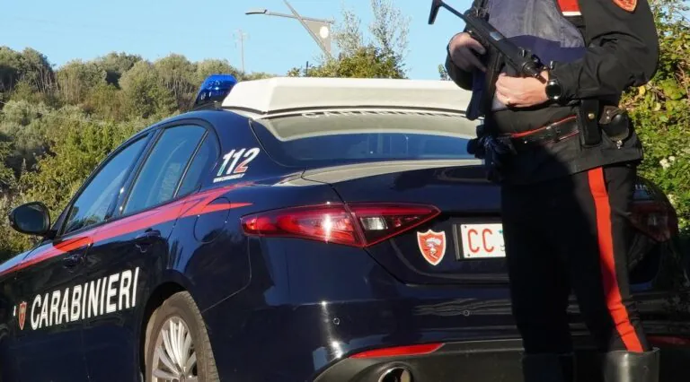 Razzia al Conad per una cena alcolica, 2 fermati