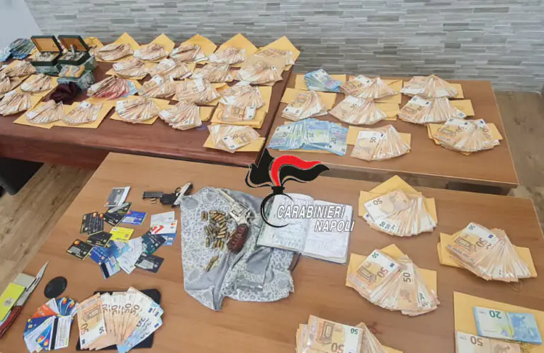 Vita da sceicchi nel rione popolare: orologi di lusso e 200mila euro cash, 5 stanati