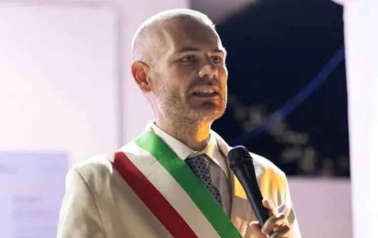 La telefonata del sindaco al dirigente: le pressioni e l’appalto
