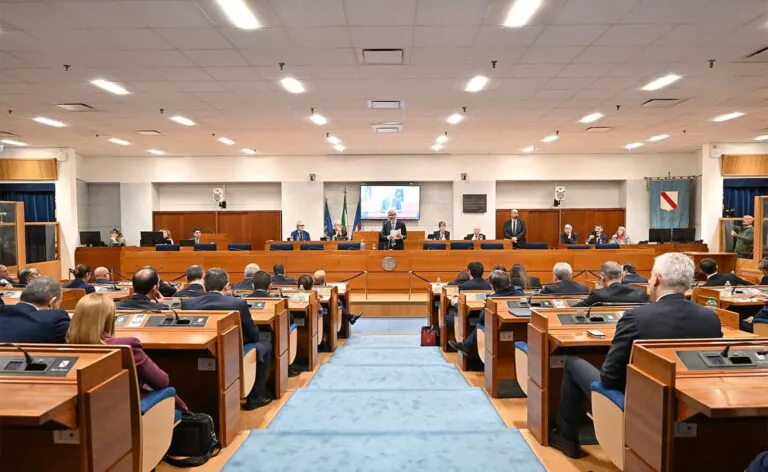 Fico cancella Terra di Lavoro: con zero assessori Caserta è ai margini della lotta Manfredi-De Luca