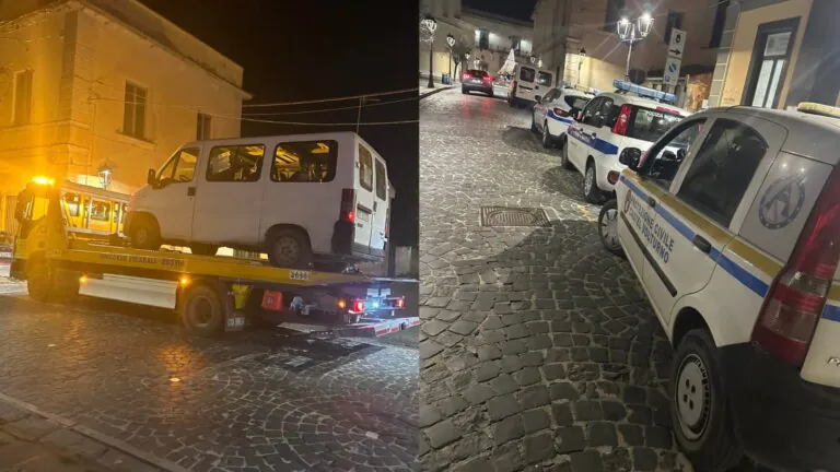 Beccato su scuolabus abusivo, aggredisce gli agenti