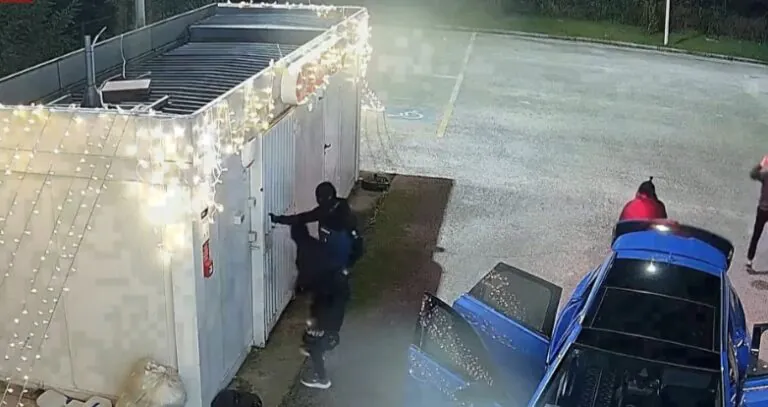 Banda dell’Audi all’assalto del distributore di carburante. I Guardiani Virtuali li costringe alla fuga – VIDEO