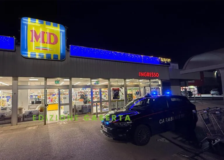 Incappucciati tentano rapina alle casse dell’MD: poliziotto fuori servizio sventa il raid