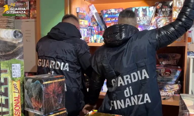 Scoperto arsenale di fuochi d’artificio in garage: arrestato dalla Finanza