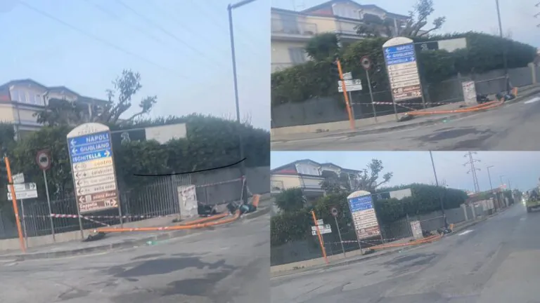 Sbandano e si schiantano contro semaforo all’incrocio, giovani intrappolati in auto