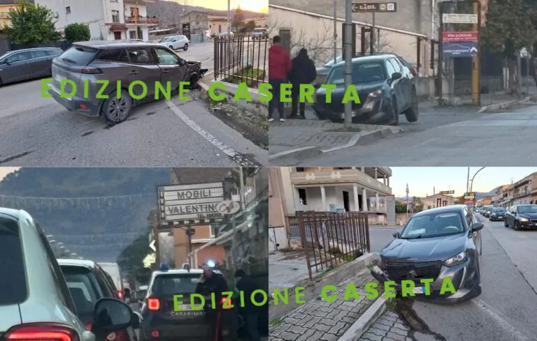 Scontro all’incrocio, auto fuori strada