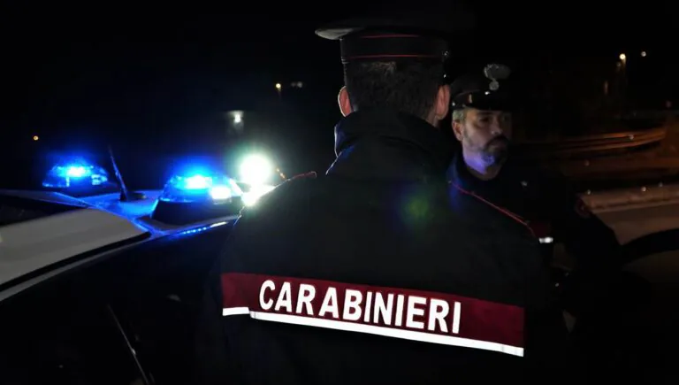 Beccato dai militari con arnesi da scasso: raid sventato
