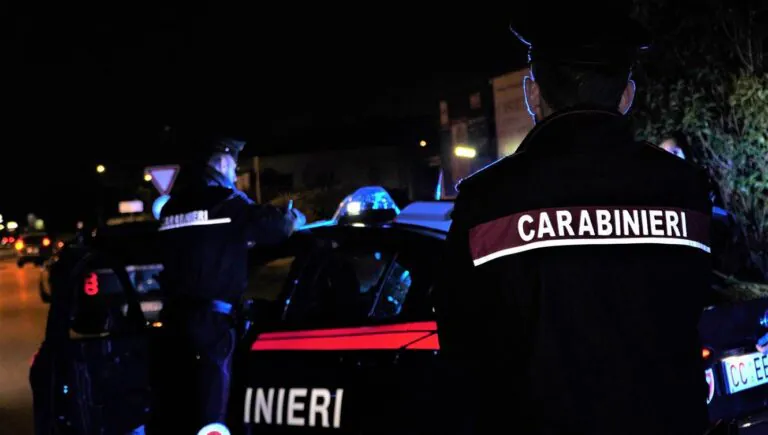 Fermato con la droga dopo l’inseguimento: ce n’era per tutti