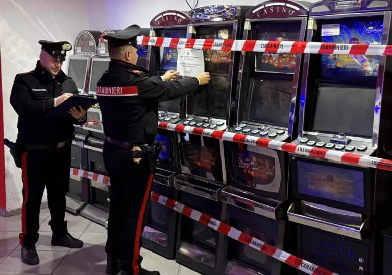 Carabinieri piombano in sala scommesse, multa da oltre 100mila euro