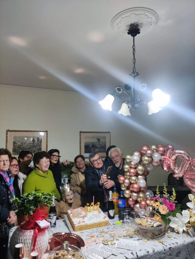 Nonna Luigia compie 102 anni: grande festa nella frazione