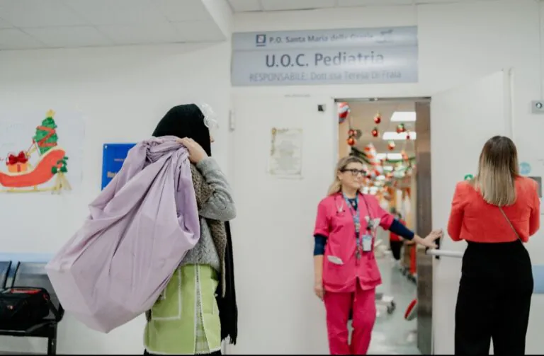 Befana nel reparto di Pediatria, doni ai bimbi ricoverati