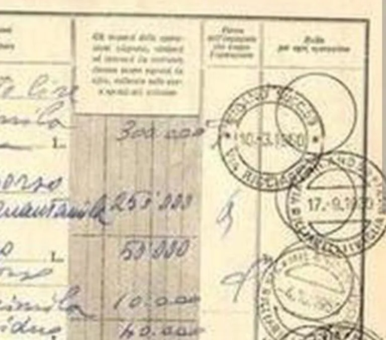 Sotto la macchina da cucire trova un libretto del ’49: vale 5 milioni di euro