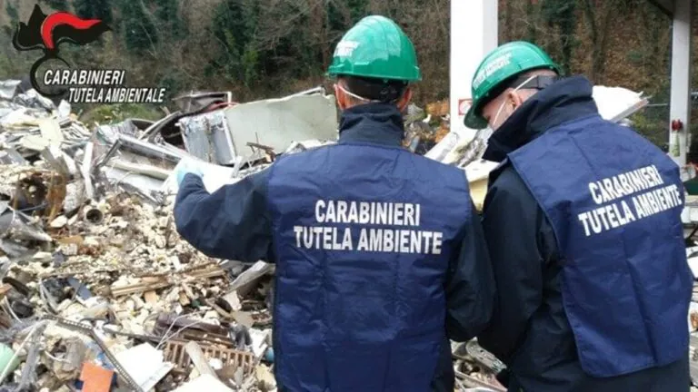 Smaltimento illecito dei rifiuti delle aziende, 12 indagati: le misure e i nomi