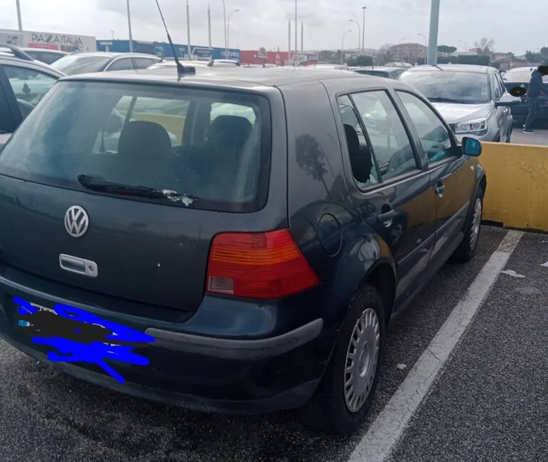 Rubano auto e l’abbandonano al Centro Commerciale. Le possibili motivazioni