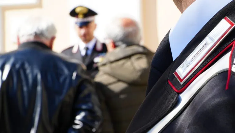 Truffano 2 anziani coniugi in trasferta, giovanissimi in manette