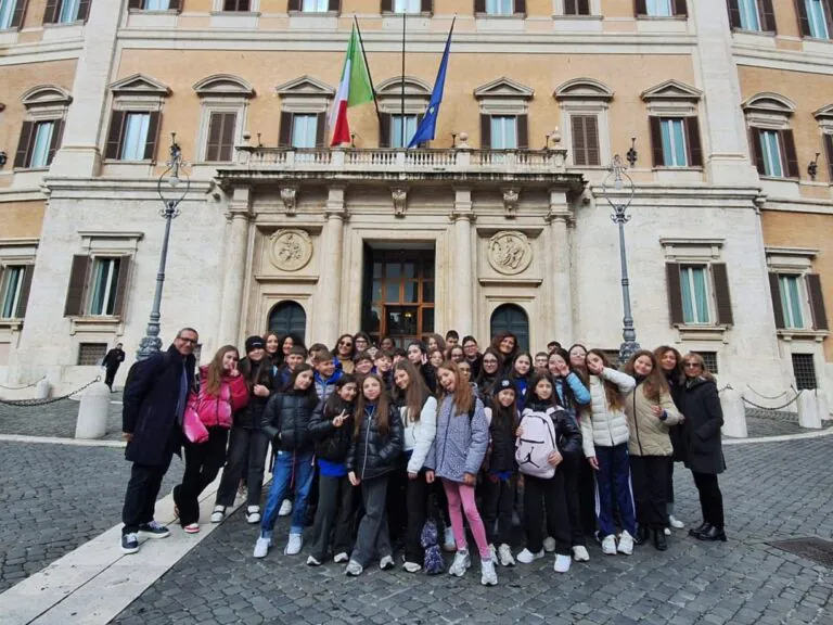 Studenti della scuola casertana in visita a Montecitorio tra arte e istituzioni