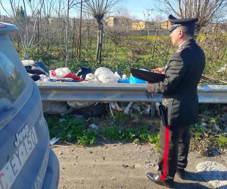 Sorpreso a scaricare di tutto sulla Provinciale