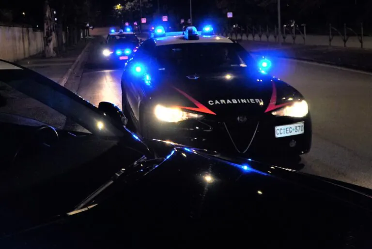 Furti d’auto alla stazione, uno finisce in manette