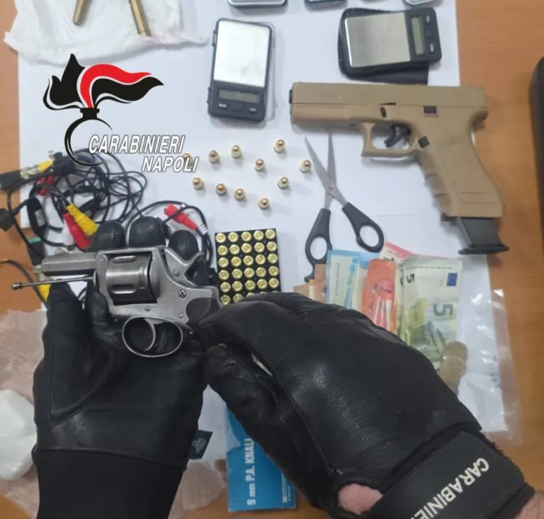 Vanno per la droga e scoprono le armi fantasma