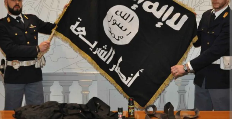 Ragazzino casertano si affilia all’Isis sul web e progetta attentati esplosivi: arrestato