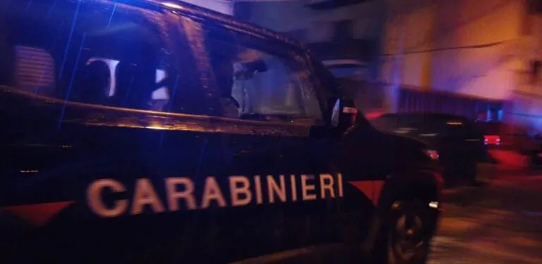 Provano a travolgere carabinieri per sfuggire ai controlli