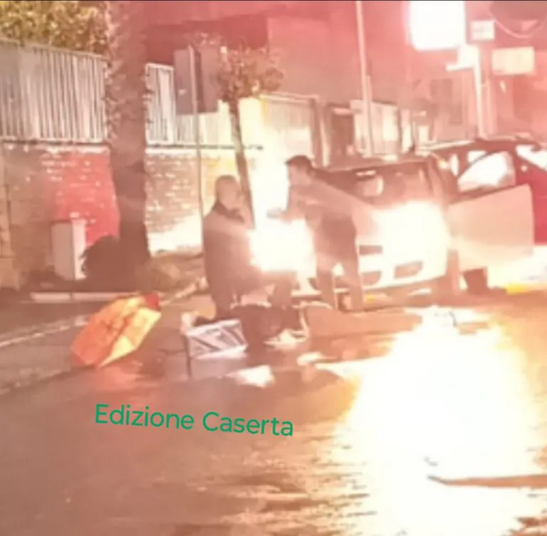 Travolto nei pressi dell’incrocio, arriva ambulanza