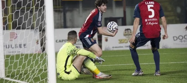 La Casertana si fa raggiungere con un uomo in più, è 2-2 con il Crotone