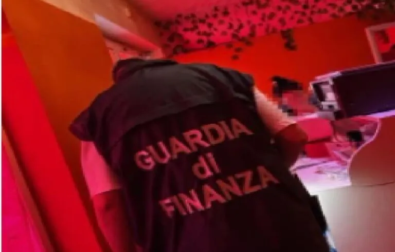 Massaggi a luci rosse, ecco dove si trova il centro sequestrato: professionisti nell’alcova