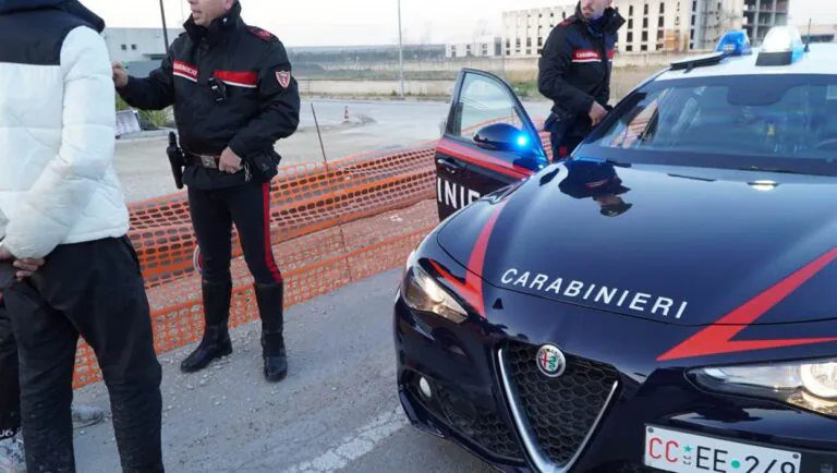 Carabinieri vanno in officina, carrozziere senza scampo: denuncia e multa