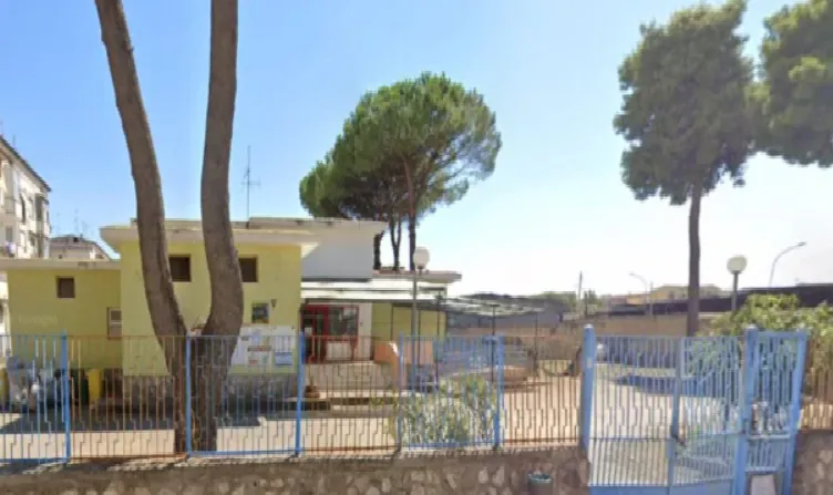 Assalto dei vandali alla scuola del quartiere popolare
