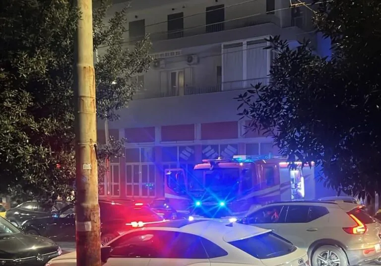 Paura in centro: scoppia incendio nell’ex cinema
