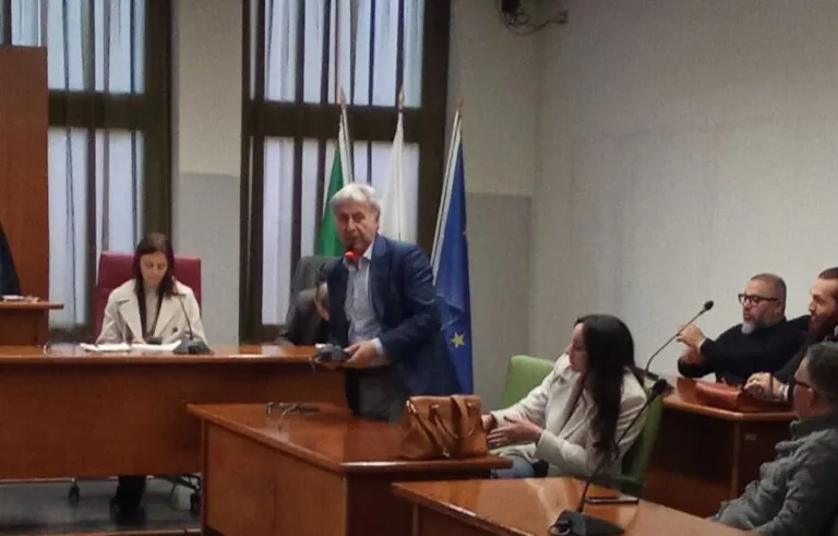 Della Rocca nuovo capogruppo consiliare, durante l’Assise l’annuncio su uscita dal dissesto