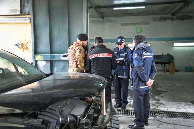 Maxi blitz in provincia, sotto sequestro caseificio e 3 officine