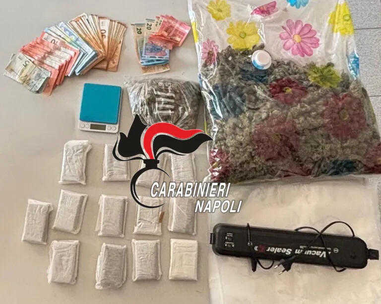 Carabinieri trovano 3 chili di droga tra i detersivi