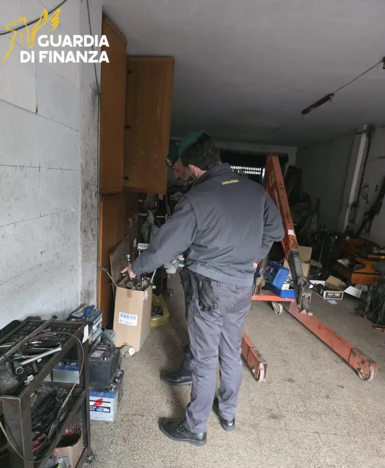 Sequestrata officina illegale con deposito incontrollato di rifiuti