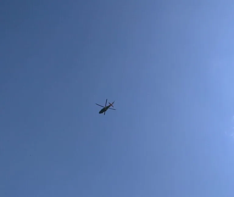 Cade durante escursione in montagna dopo malore e muore: operazioni di recupero in corso