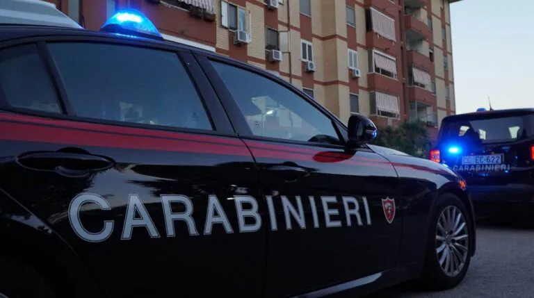 Caos dopo controllo: un fratello arrestato, l’altro nei guai