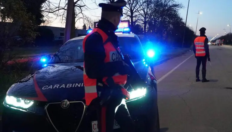 Fuga dopo furto d’auto alla stazione, preso dopo inseguimento