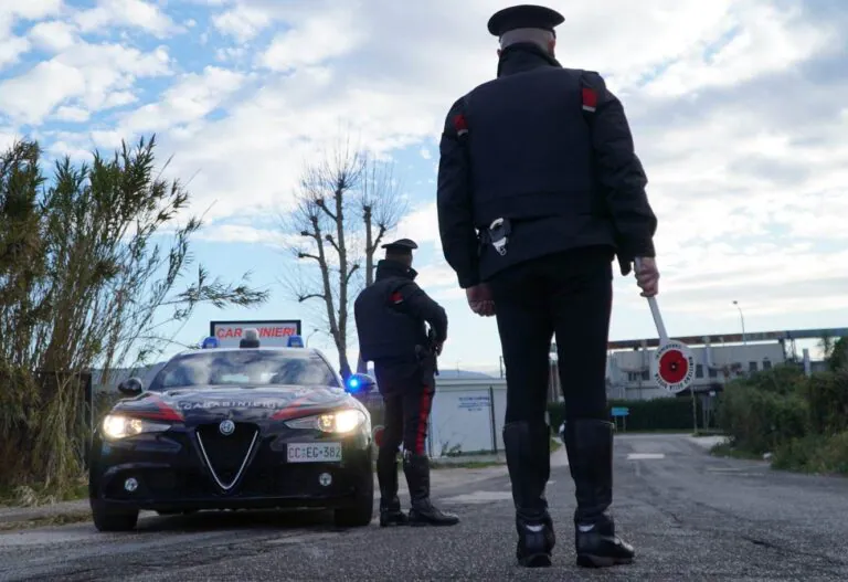 Si oppone a un controllo e si inguaia: ora é in cella