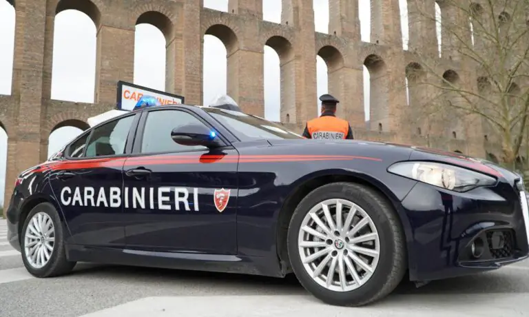 Estorsione e maltrattamenti alla moglie, scatta l’arresto