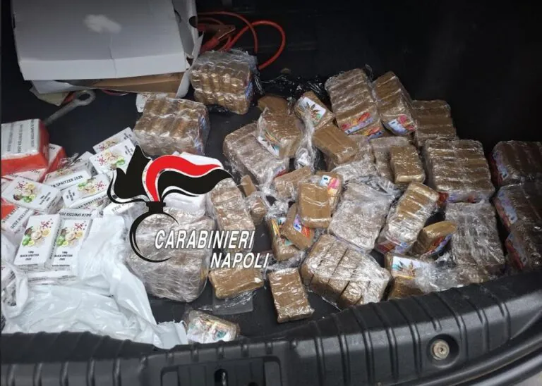 Sorpreso con 27 chili di hashish nel bagagliaio dell’Alfa