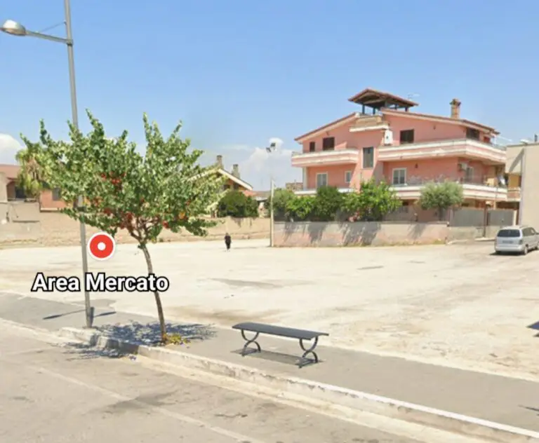 Mala senza freni, terzo attentato: colpita l’area del mercato