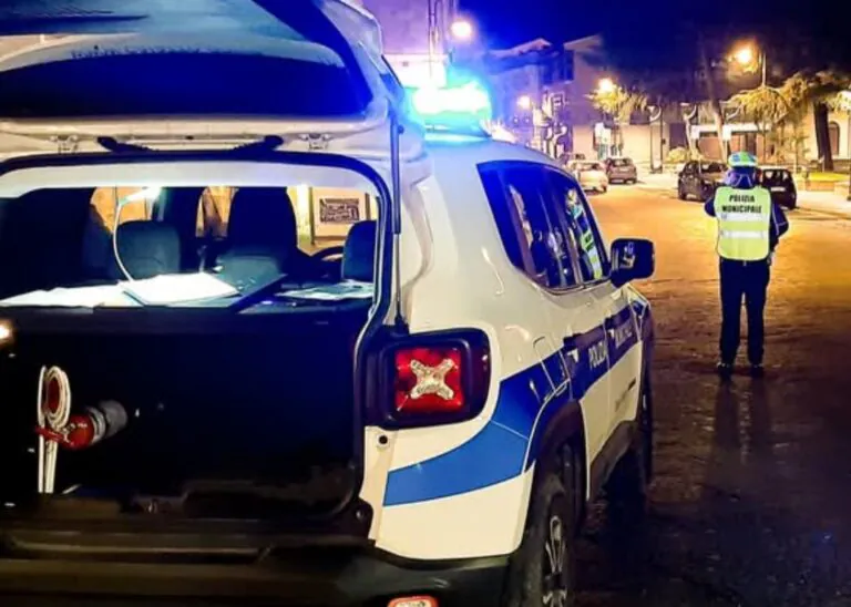 Vigili nell’ex campo rom, 11 nei guai: famiglie sgomberate