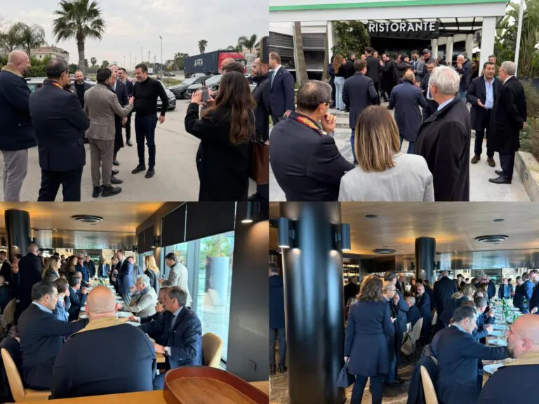 Il pranzo di Salvini con gli stati generali campani della Lega prima dell’apertura del nuovo casello